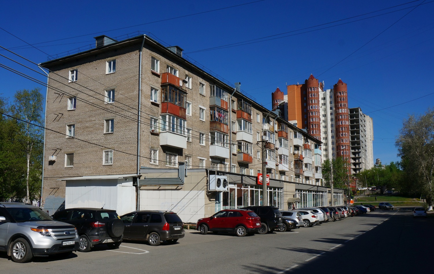 Perm, Улица Толмачёва, 39 / Петропавловская улица, 76; Улица Толмачёва, 17