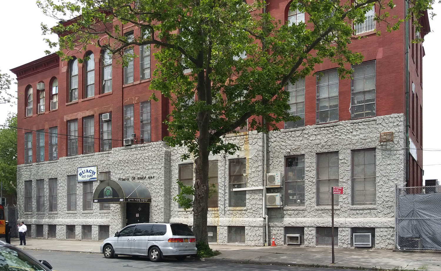 Нью-Йорк, Avenue Z, 2601-2623 / East 26th Street (B), 2571-2583 / East 27th Street (B), 2572-2584
