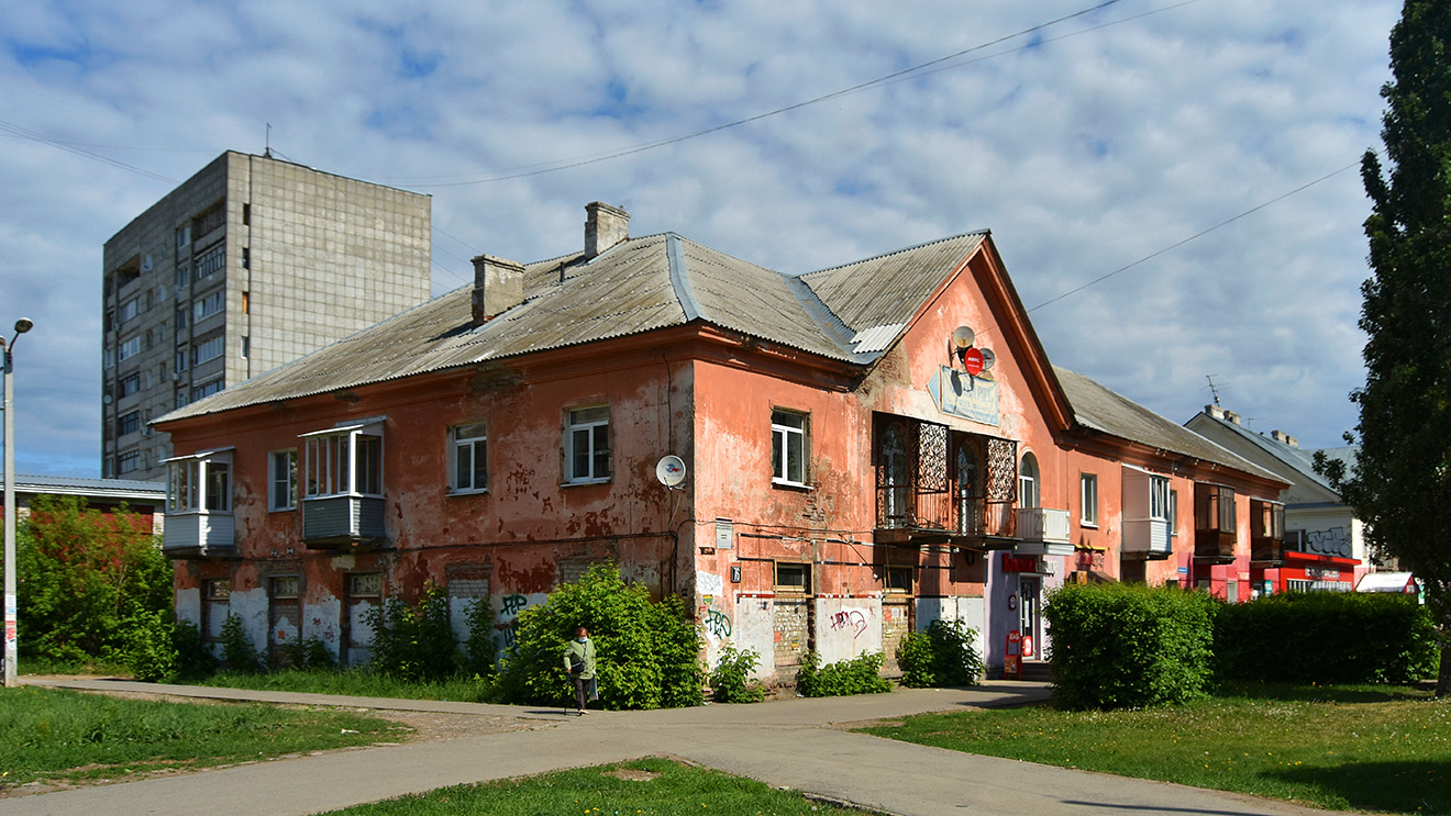 Perm, Улица Подводников, 9; Улица Карпинского, 76​ / Конноармейская улица, 31