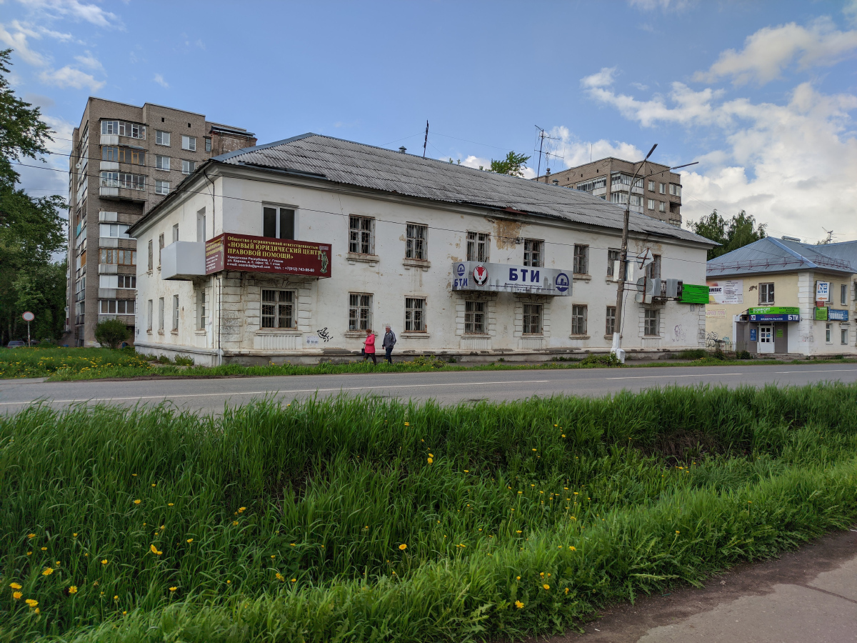 Глазов, Улица Кирова, 6; Чепецкая улица, 3А