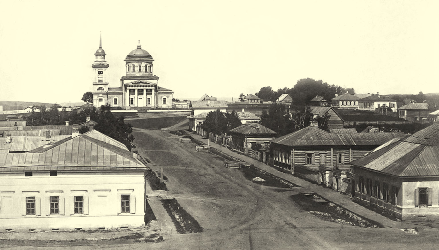 Уфа, Александровская площадь, 1; Улица Карла Маркса, 41