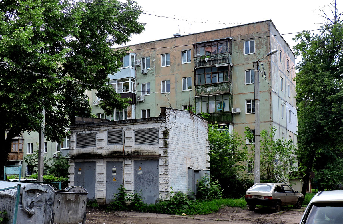 Харьков, Улица Василия Мельникова, 4 корп. 1; Улица Василия Мельникова, 4 корп. 1*