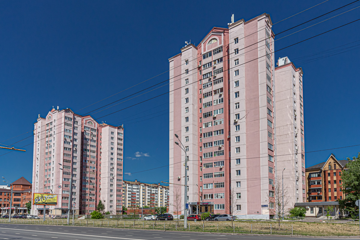Казань, Чистопольская улица, 23; Меридианная улица, 8