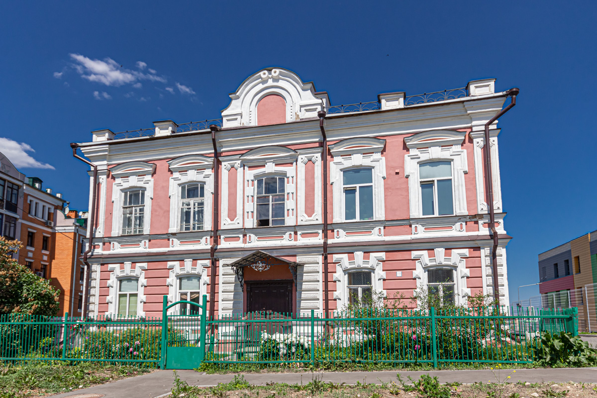 Казань, Улица Япеева, 18 / Нагорная улица, 35
