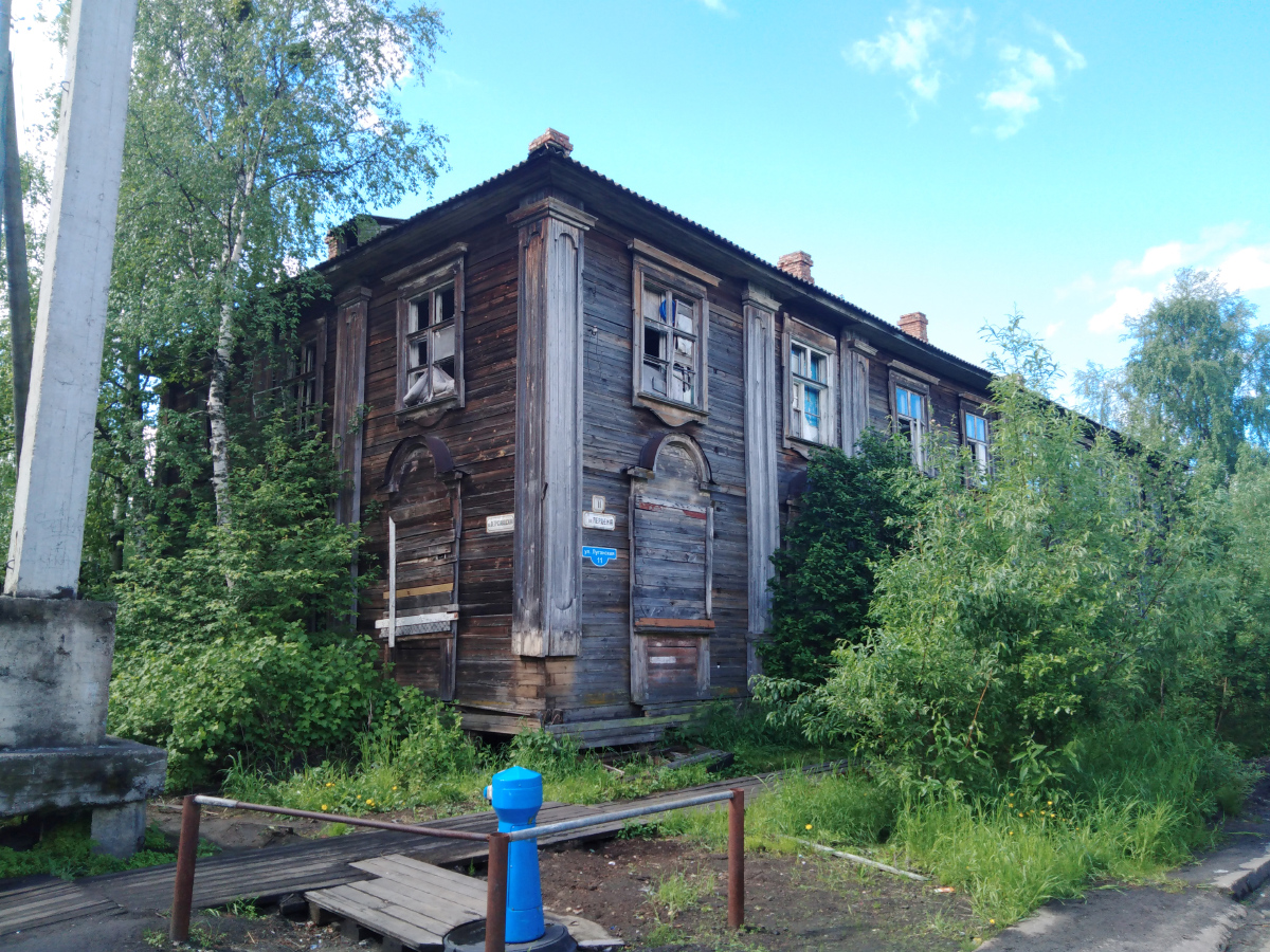 Archangielsk, Луганская улица, 11 / Петрозаводская улица, 5