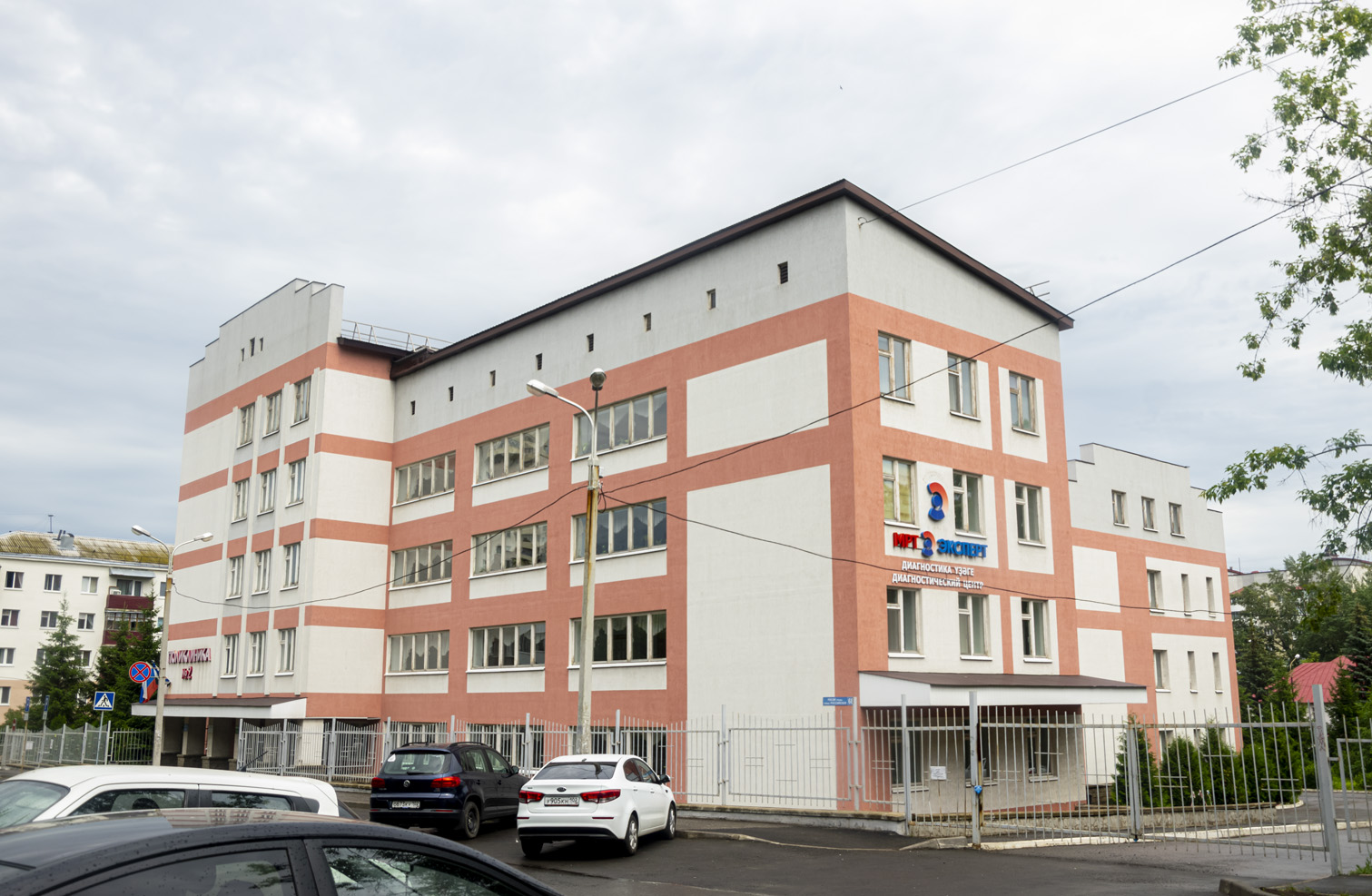 Ufa, Российская улица, 68 / Улица Ладыгина, 29