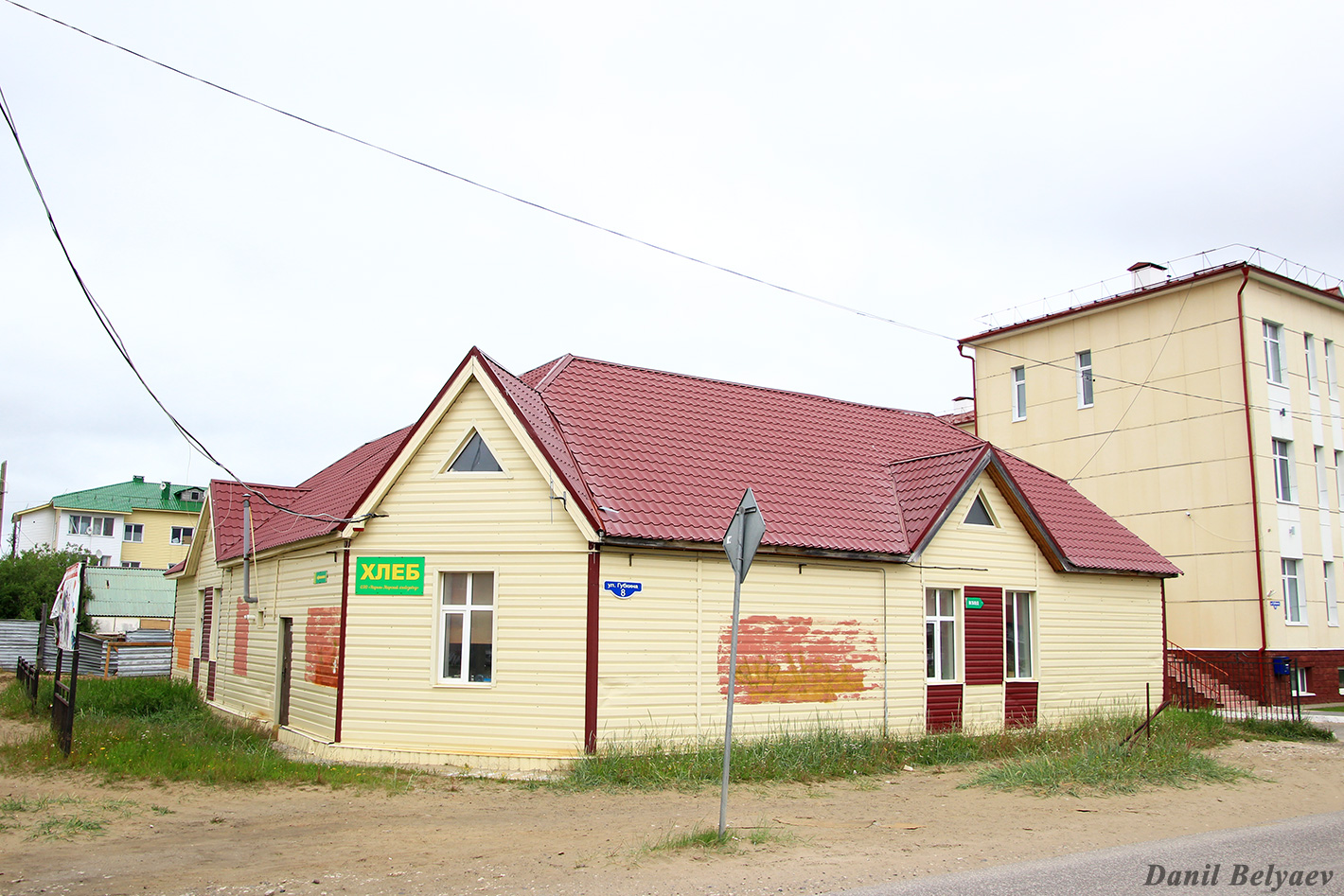 Искателей, Улица Губкина, 8