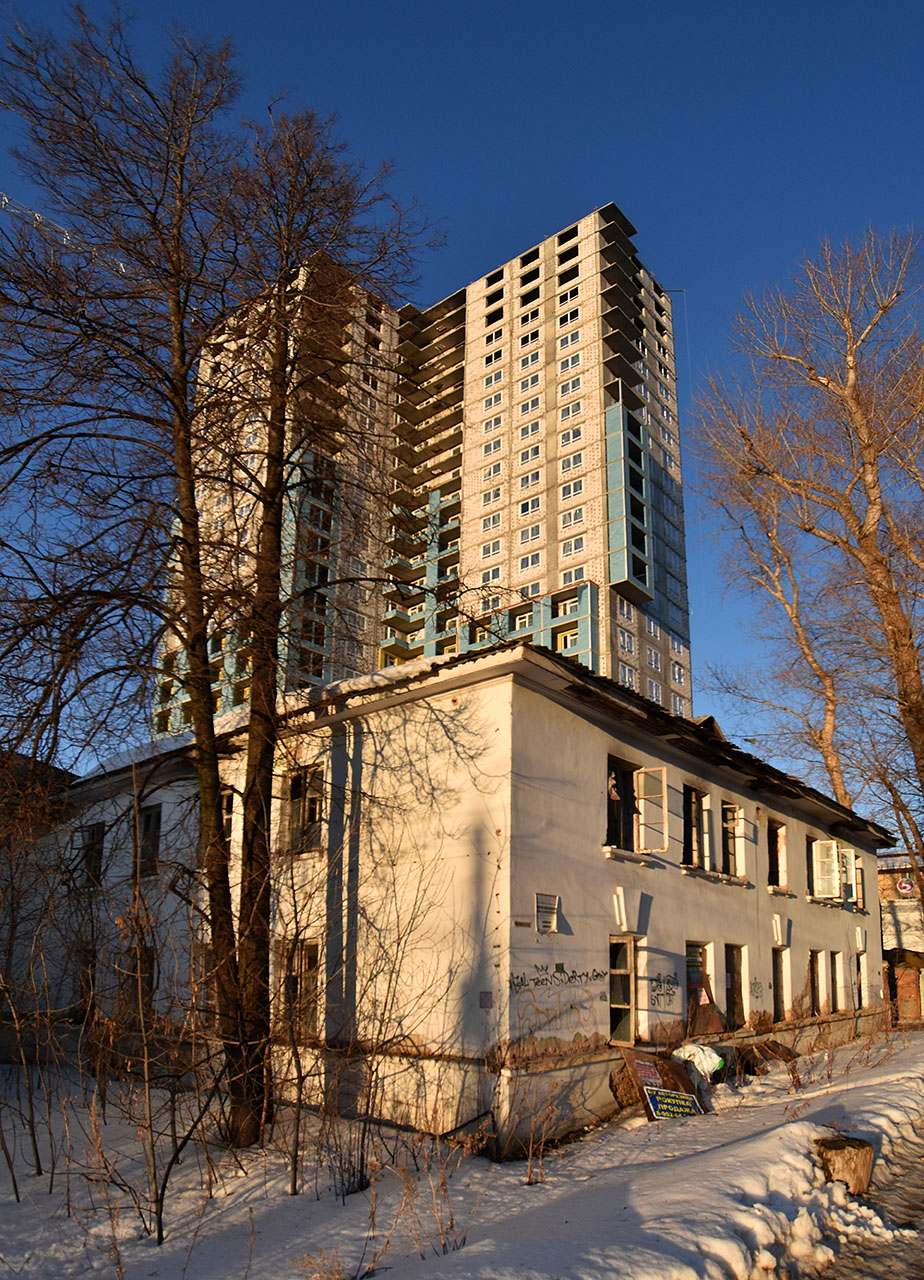 Perm, Улица Карпинского, 5; Луньевская улица, 4