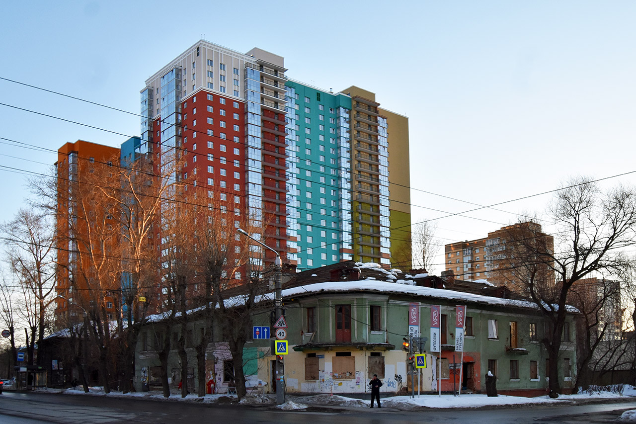 Пермь, Улица Карпинского, 10; Улица Карпинского, 14