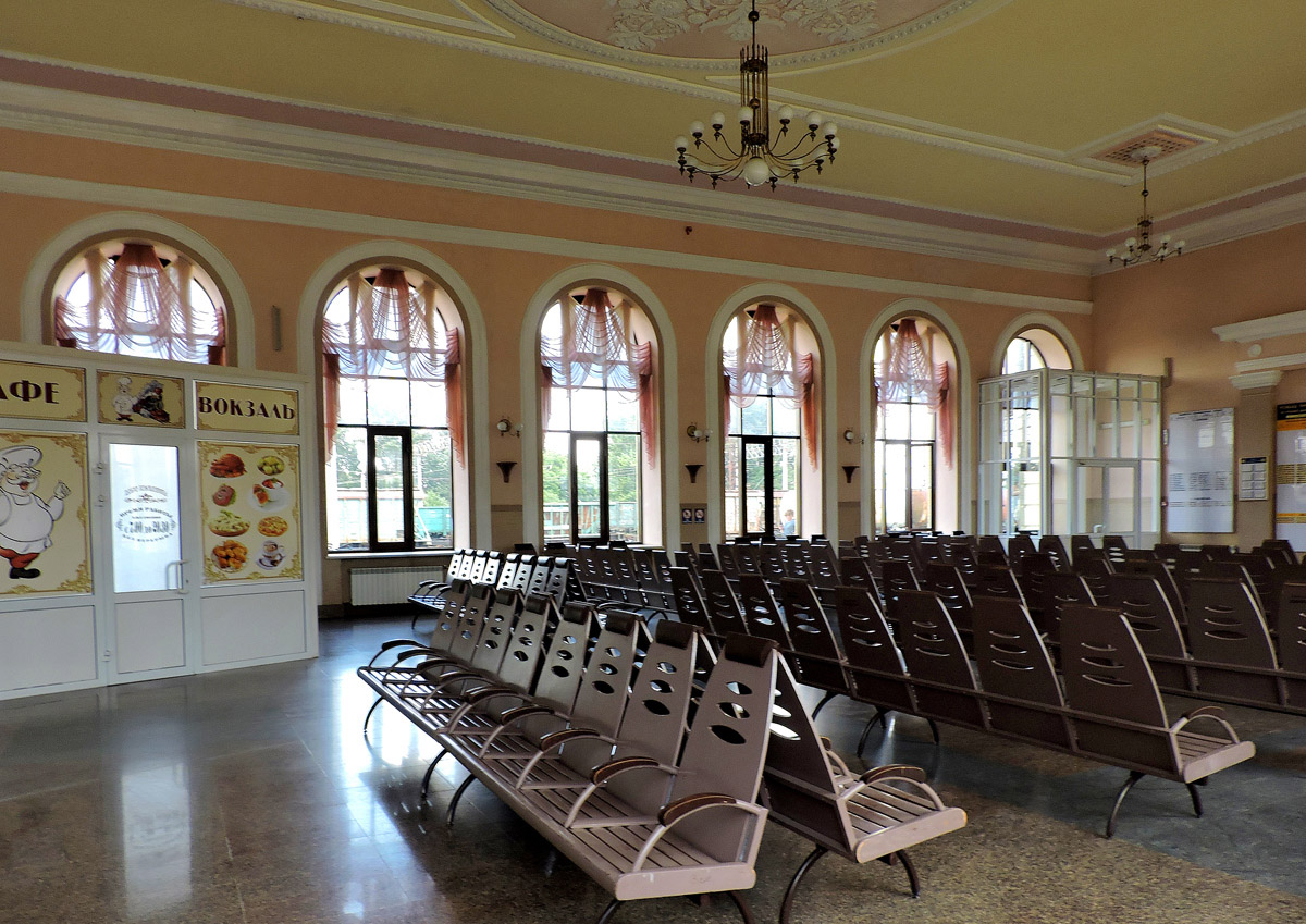 Лозова, Вокзальная улица, 4