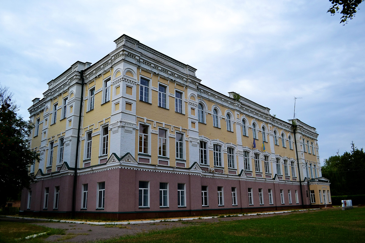 Полтава, Улица Шведская Могила, 1