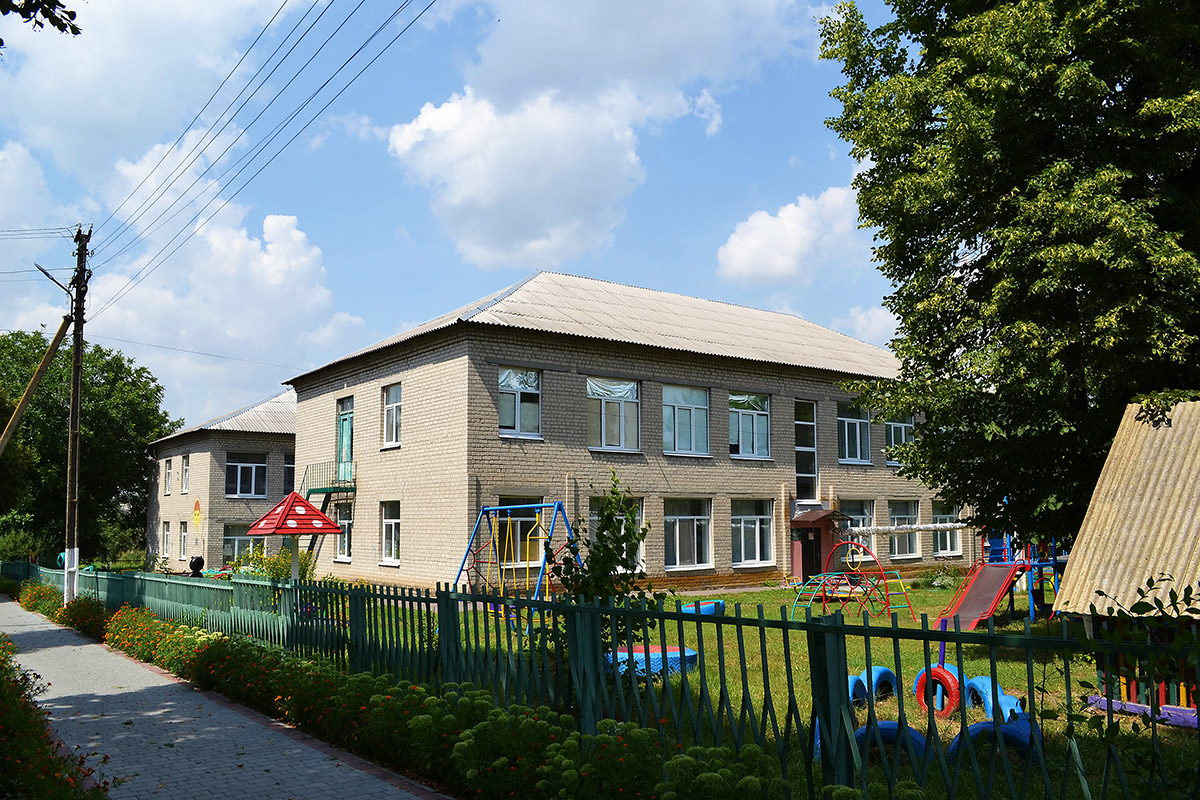 Лозовской район, прочие н.п., с. Катериновка, улица Слобожанская, 2