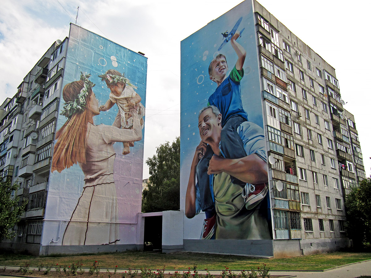 Artiomowsk, Улица Чайковского, 105; Улица Чайковского, 107. Монументальное искусство (мозаики, росписи)