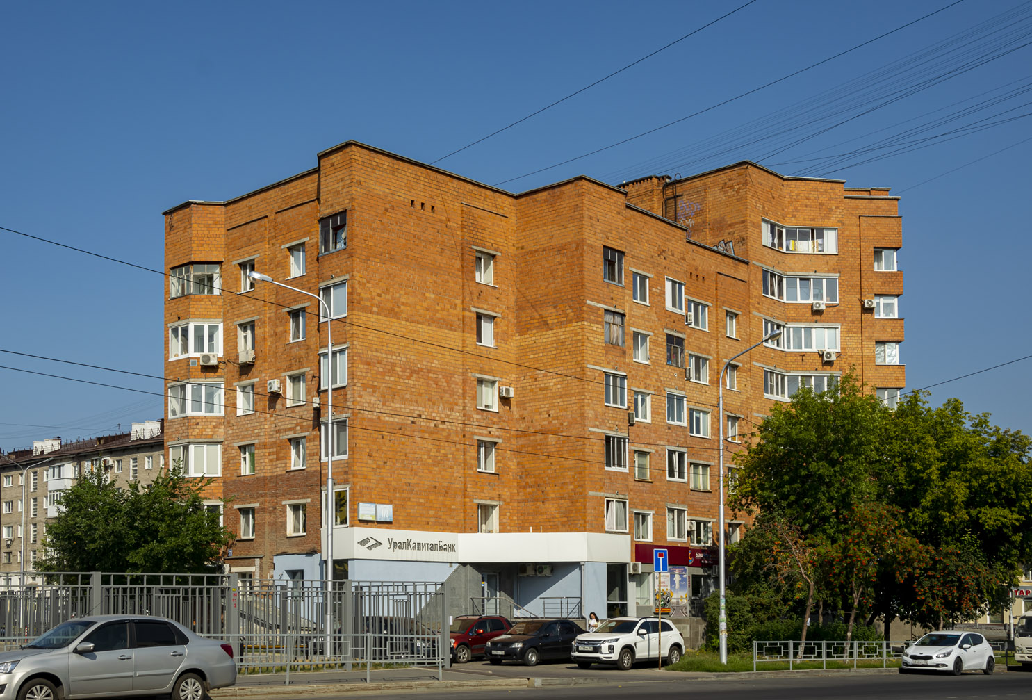 Уфа, Революционная улица, 173 / Айская улица, 75А