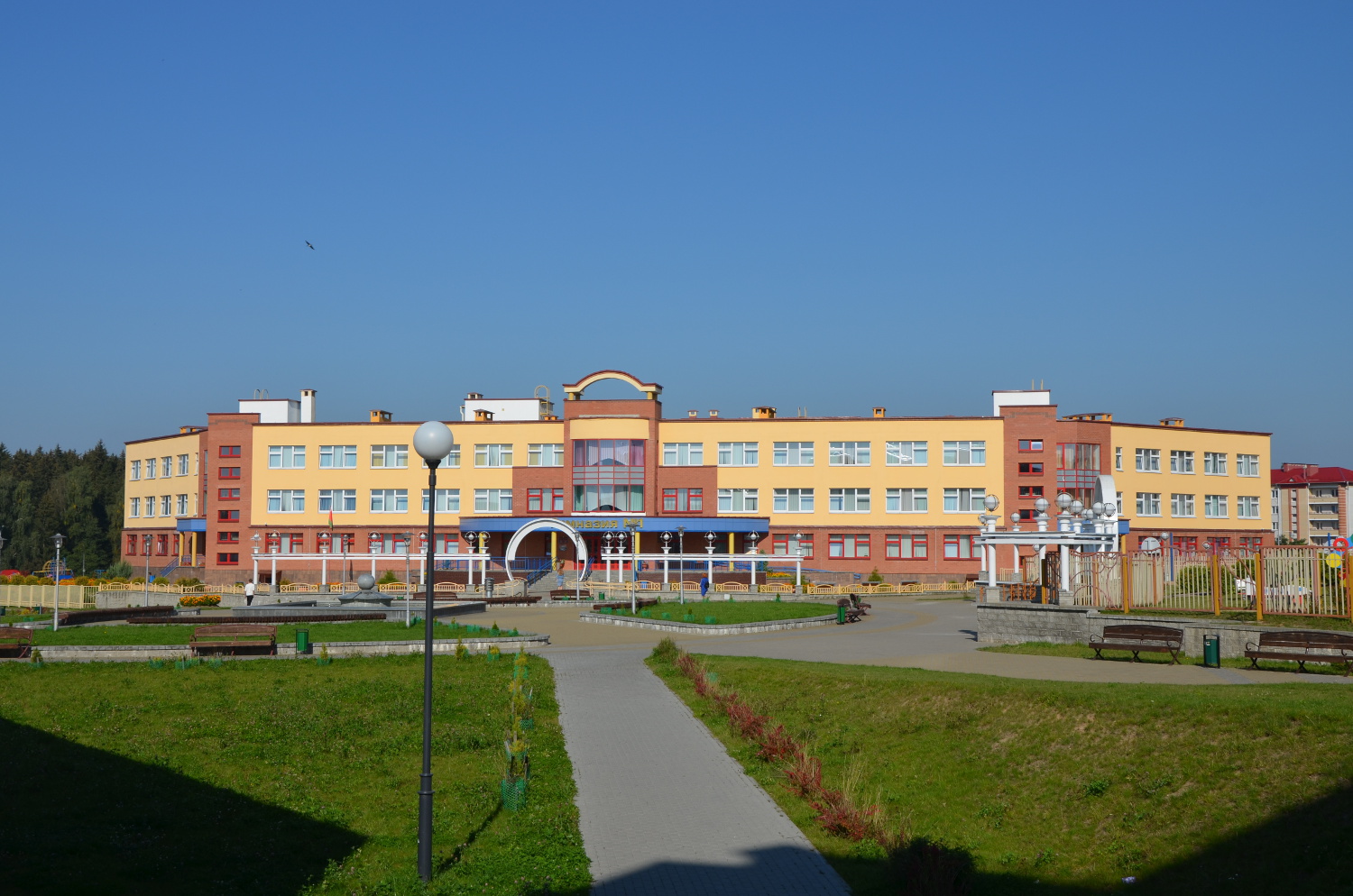 Островец, Улица Строителей, 8