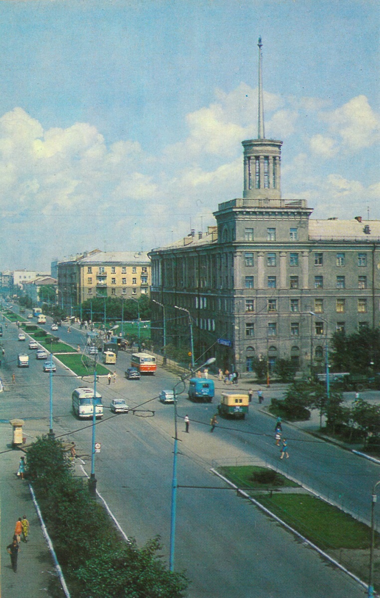 Омск, Проспект Карла Маркса, 29 / Улица Масленникова, 7