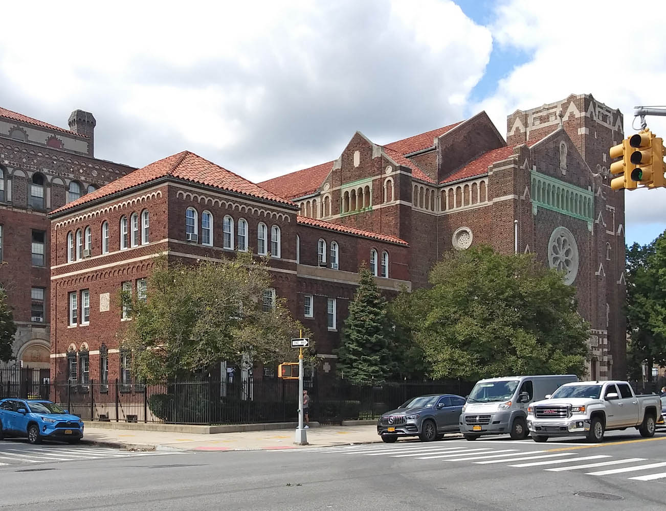 Нью-Йорк, 4th Avenue (B), 7320