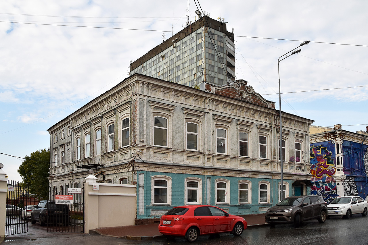Perm, Пермская улица, 61; Улица Ленина, 50