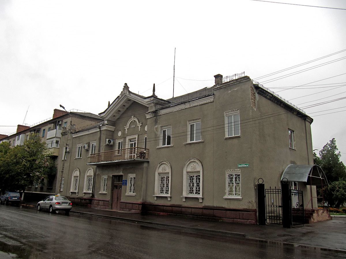 Славянск, Университетская улица, 13