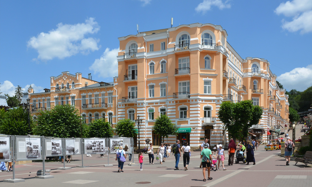Кисловодск, Курортный бульвар, 19 / Проспект Карла Маркса, 1