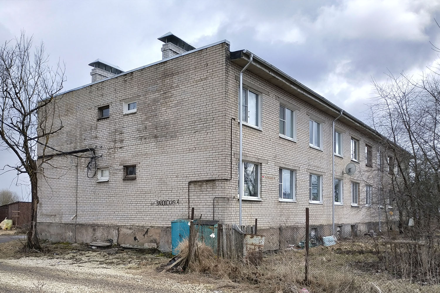 Кикерино, Заводская улица, 4