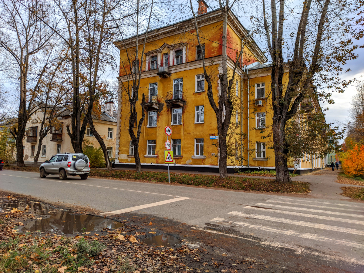 Глазов, Советская улица, 1