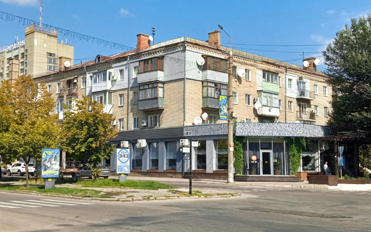 Бердянск, Университетская улица, 43 / Проспект Труда, 37