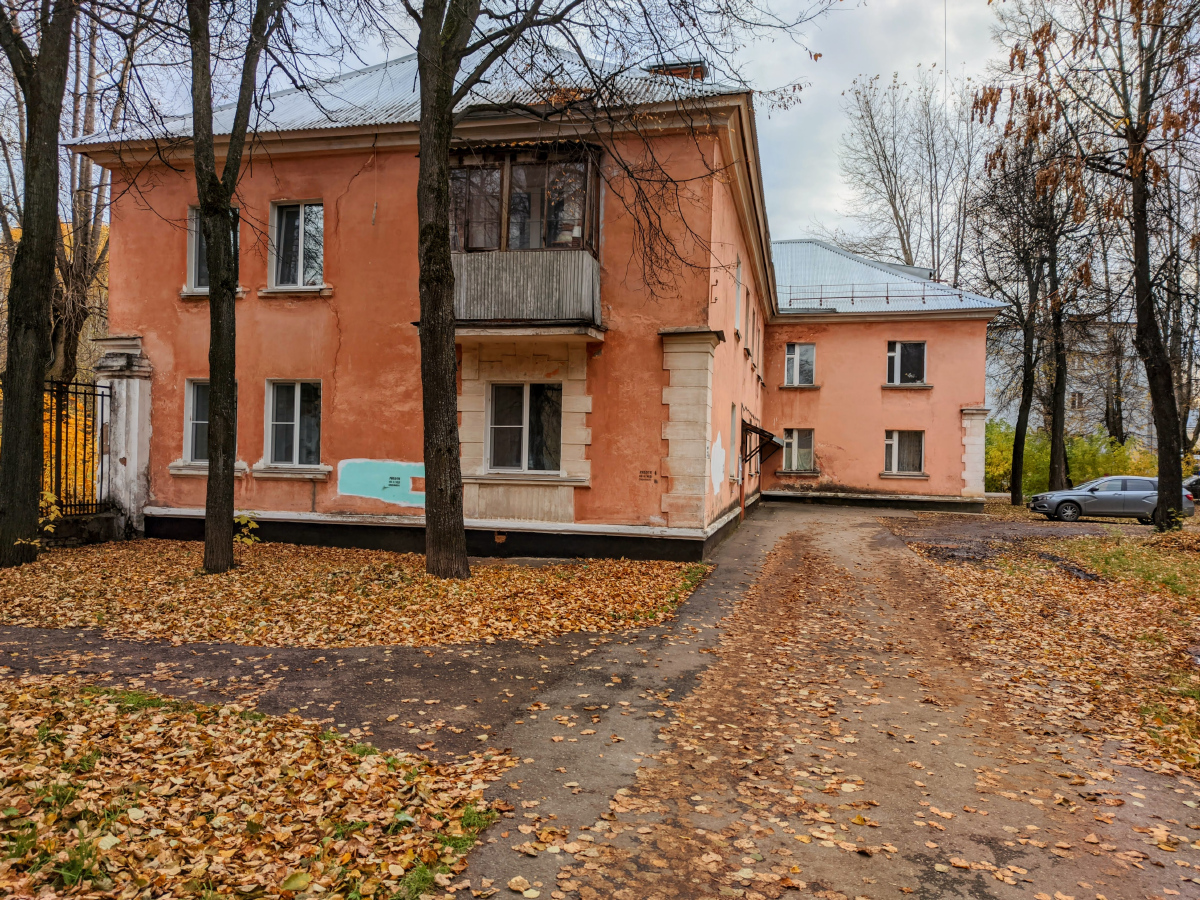 Глазов, Советская улица, 22 / Парковая улица, 37
