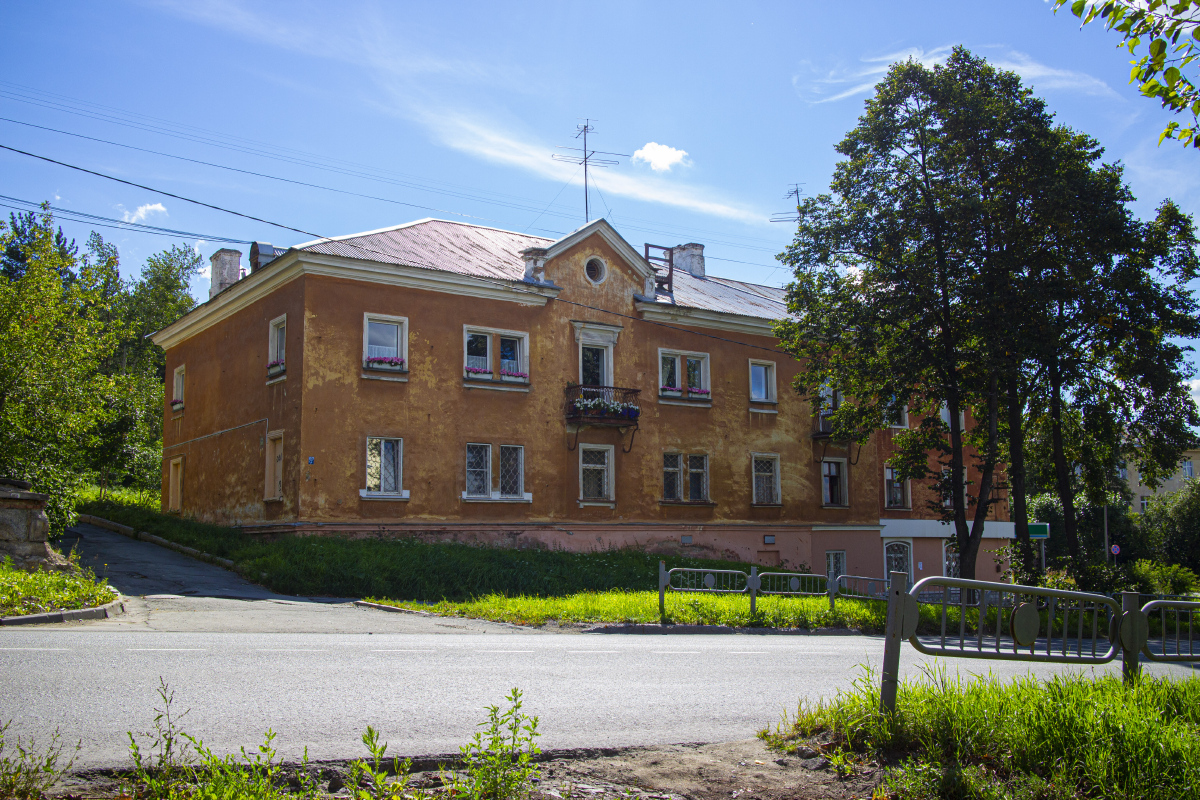 Новоуральск, Улица Строителей, 1