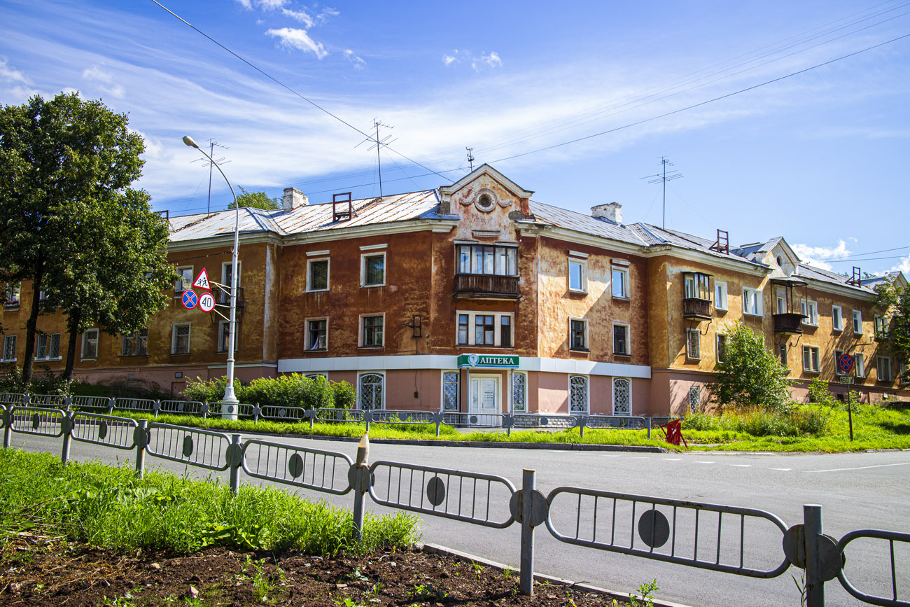 Новоуральск, Улица Строителей, 1