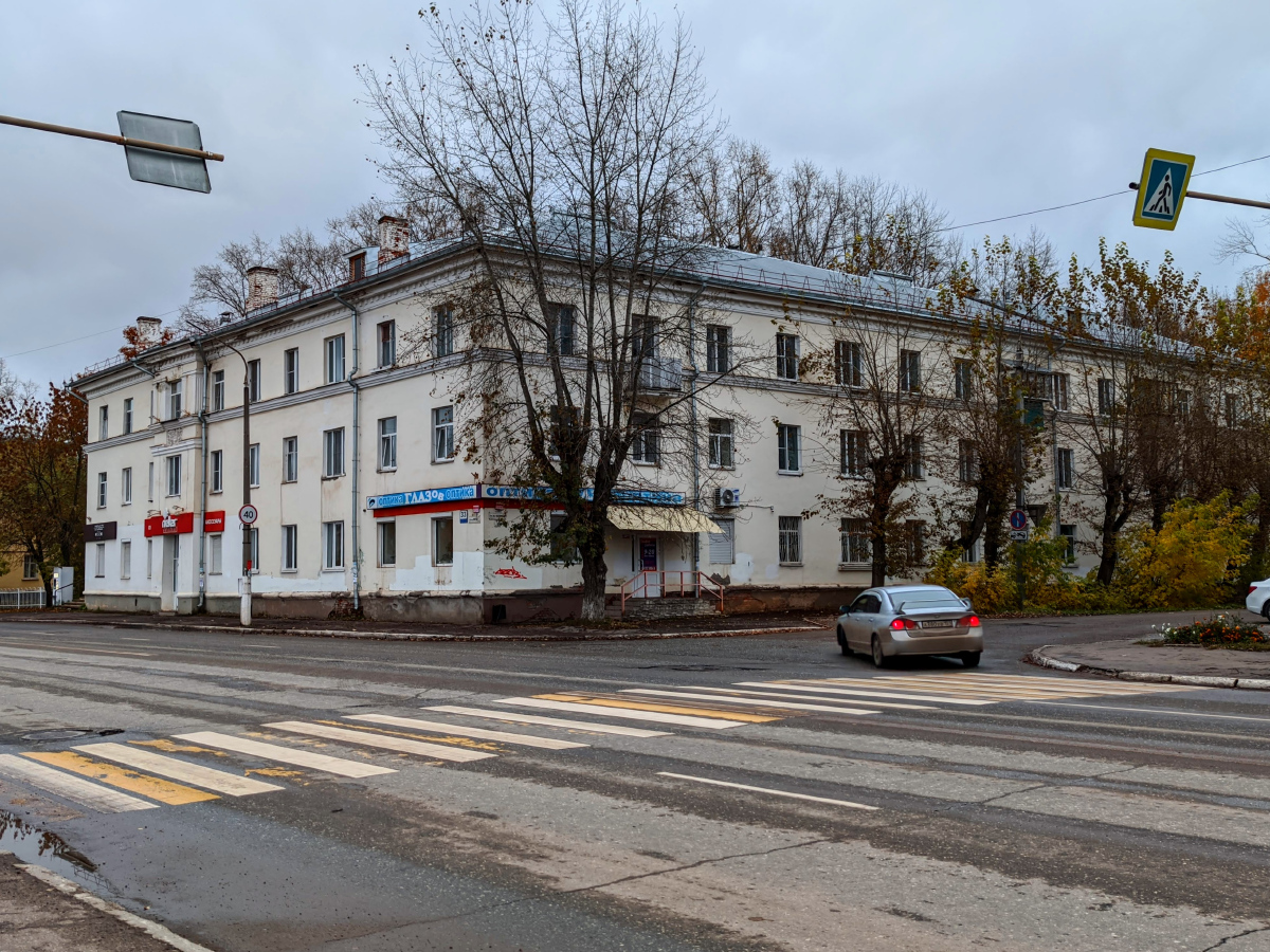 Глазов, Улица Кирова, 33 / Улица Наговицына, 9
