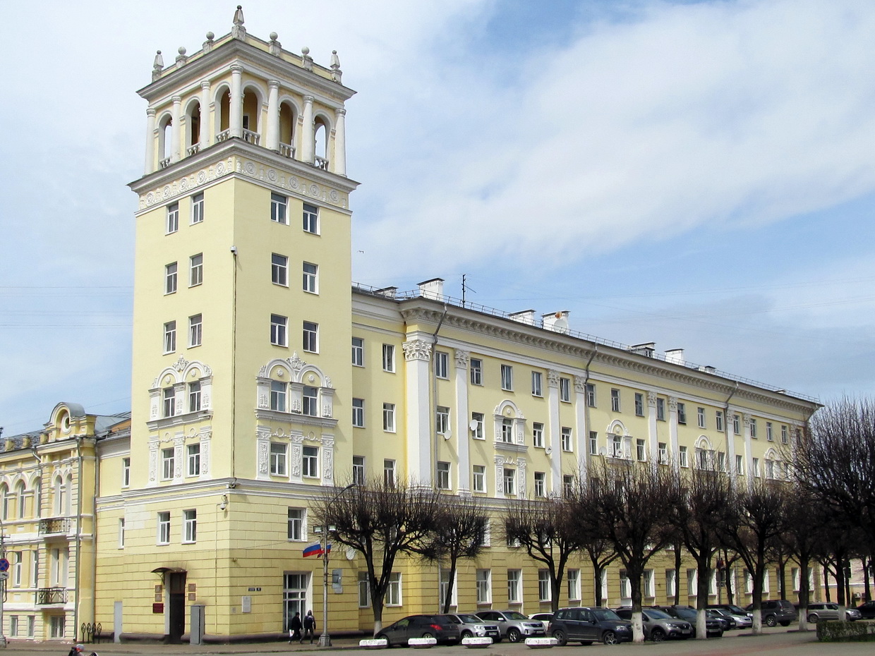 Смоленск, Улица Октябрьской Революции, 4