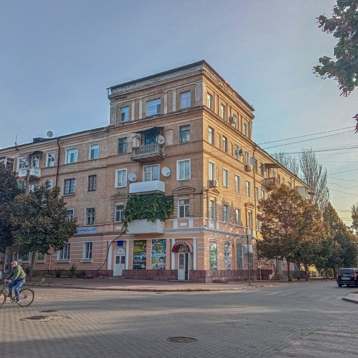 Токмак, Центральная улица, 22