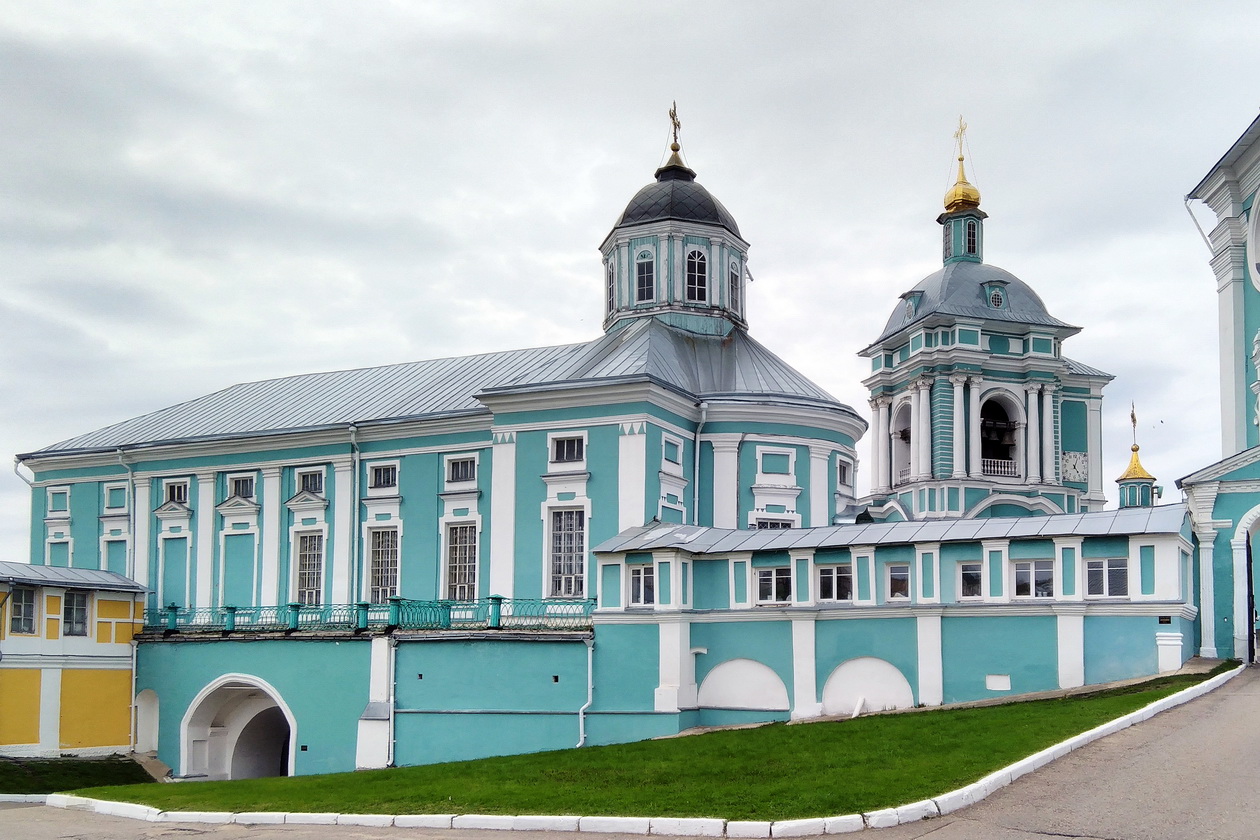 Смоленск, Улица Соборный Двор, 5 Богоявленский собор; Улица Соборный Двор, 5 Южная галерея; Улица Соборный Двор, 5*