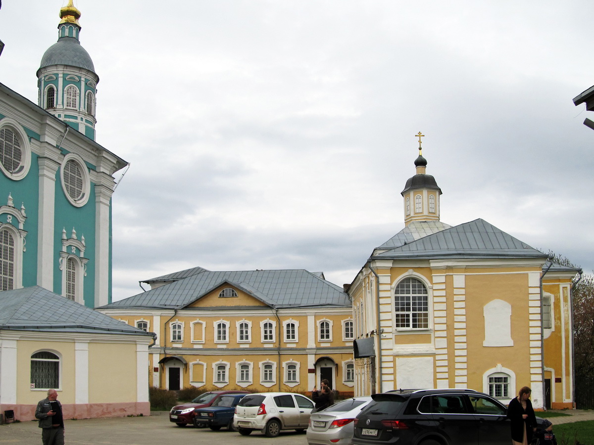 Смоленск, Улица Соборный Двор, 5 Каретник; Улица Соборный Двор, 5 Консистория; Улица Соборный Двор, 5 церковь Иоанна Предтечи