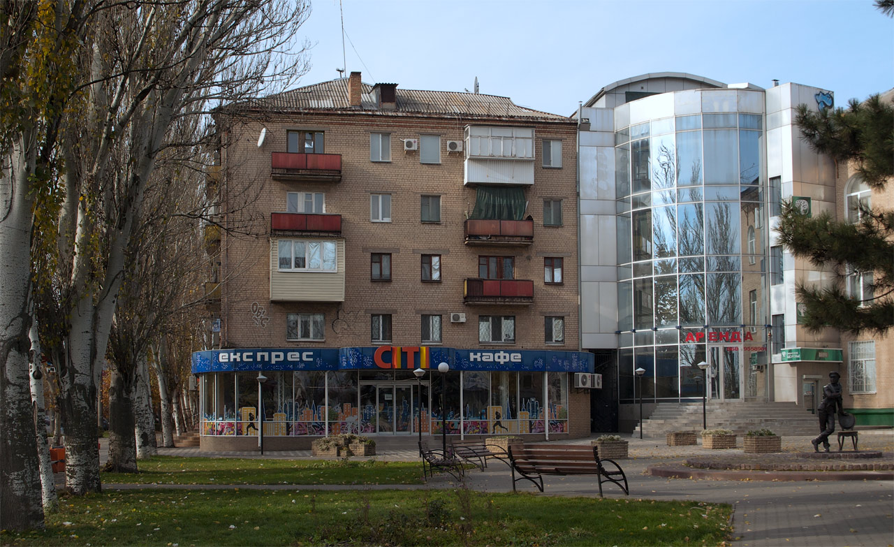 Мелитополь, Вулиця Героїв України, 34