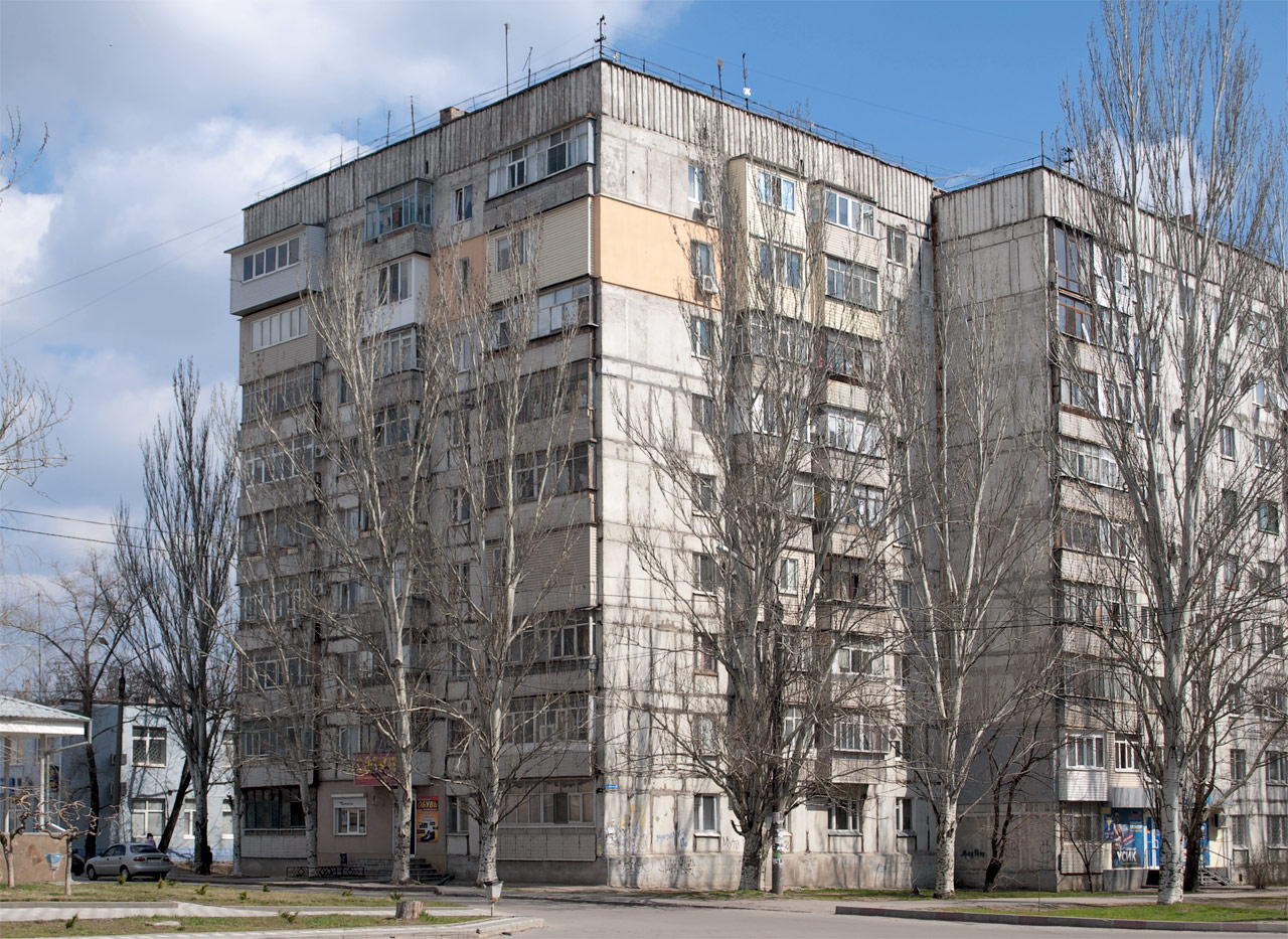 Мелитополь, Вулиця Героїв України, 56