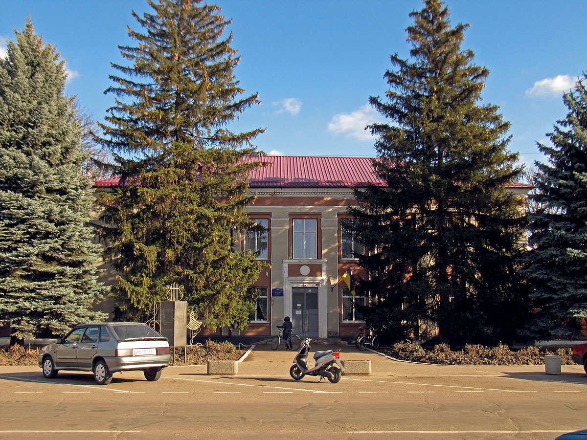 Сватове, Площадь 50-летия Победы, 25