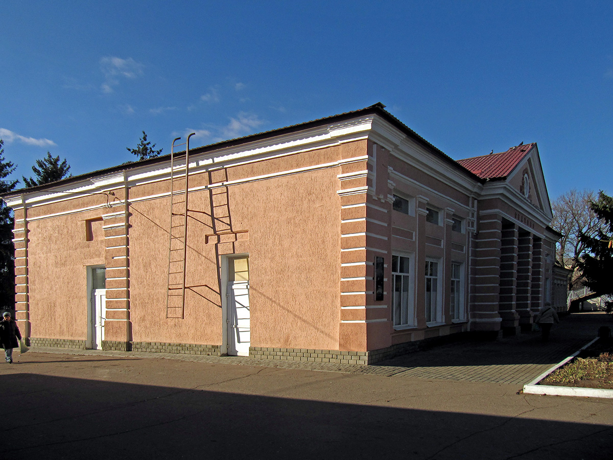Сватово, Привокзальная площадь, 1