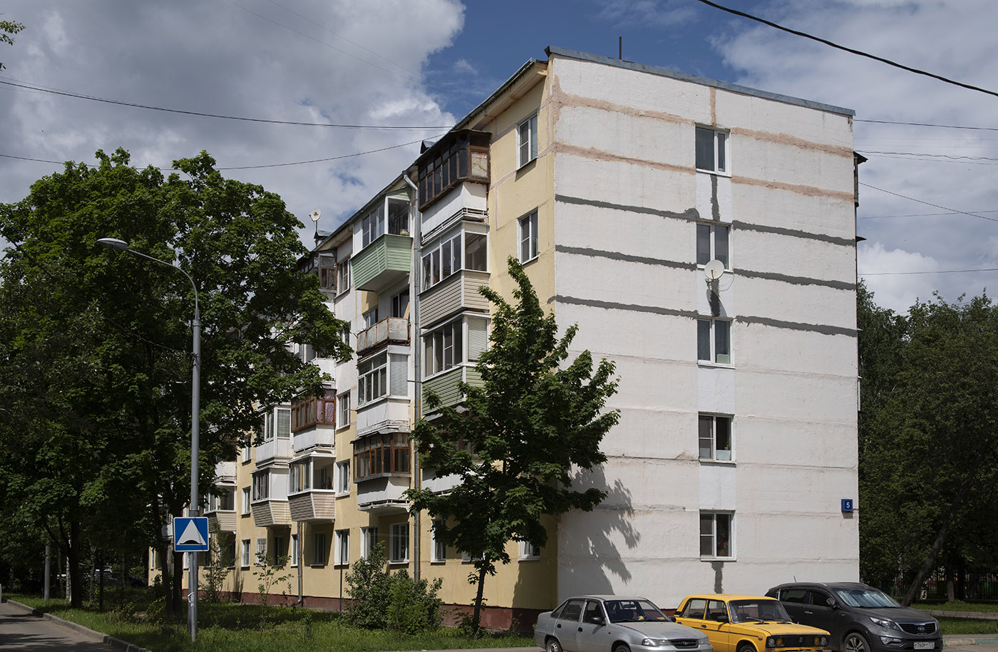 Киевский, 5. Монументальное искусство (мозаики, росписи, барельефы, сграфито)