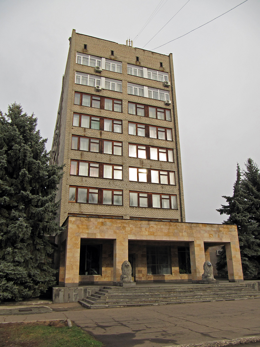 Светлодарск, Молодёжный бульвар, 1