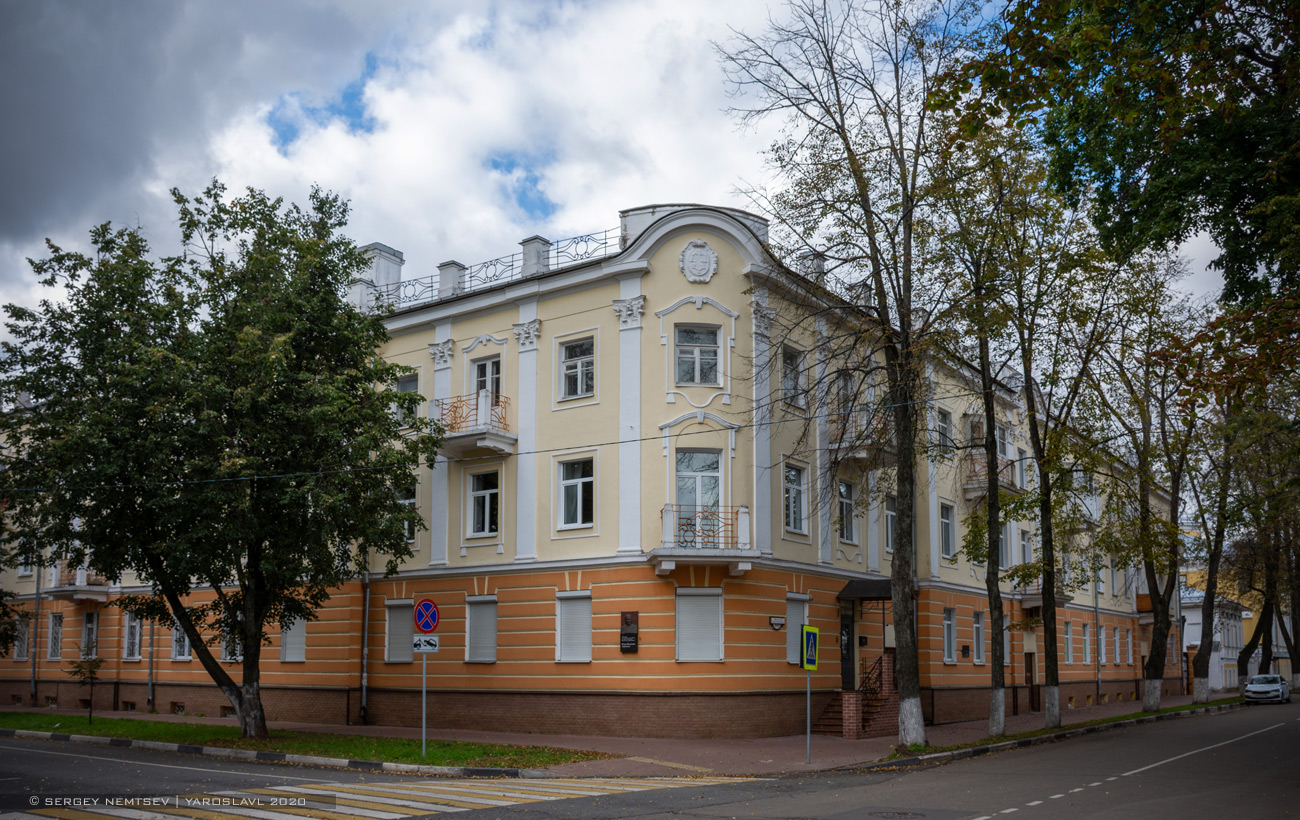 Yaroslavl, Волжская набережная, 19/13