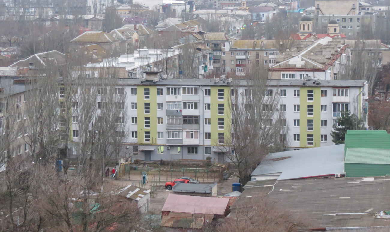 Бердянск, Азовский проспект, 4 / Консульская улица, 63