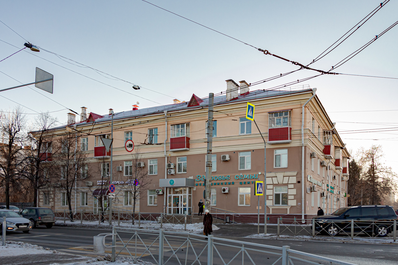 Казань, Гвардейская улица, 1 / Улица Патриса Лумумбы, 24
