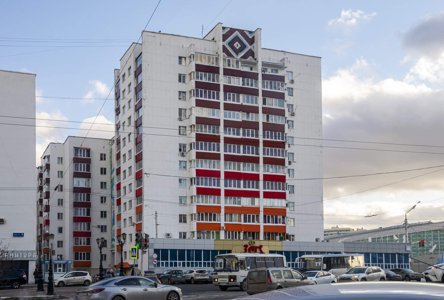 Уфа, Улица Мажита Гафури, 2 / Улица Заки Валиди, 1
