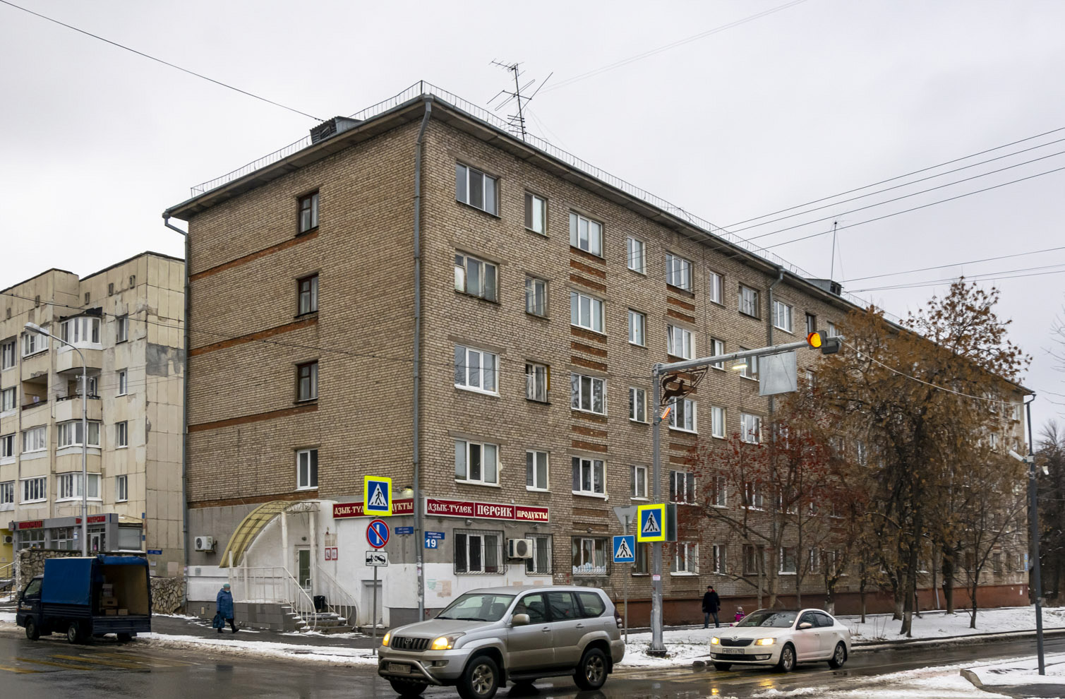 Уфа, Бульвар Славы, 7 / Улица Блюхера, 19