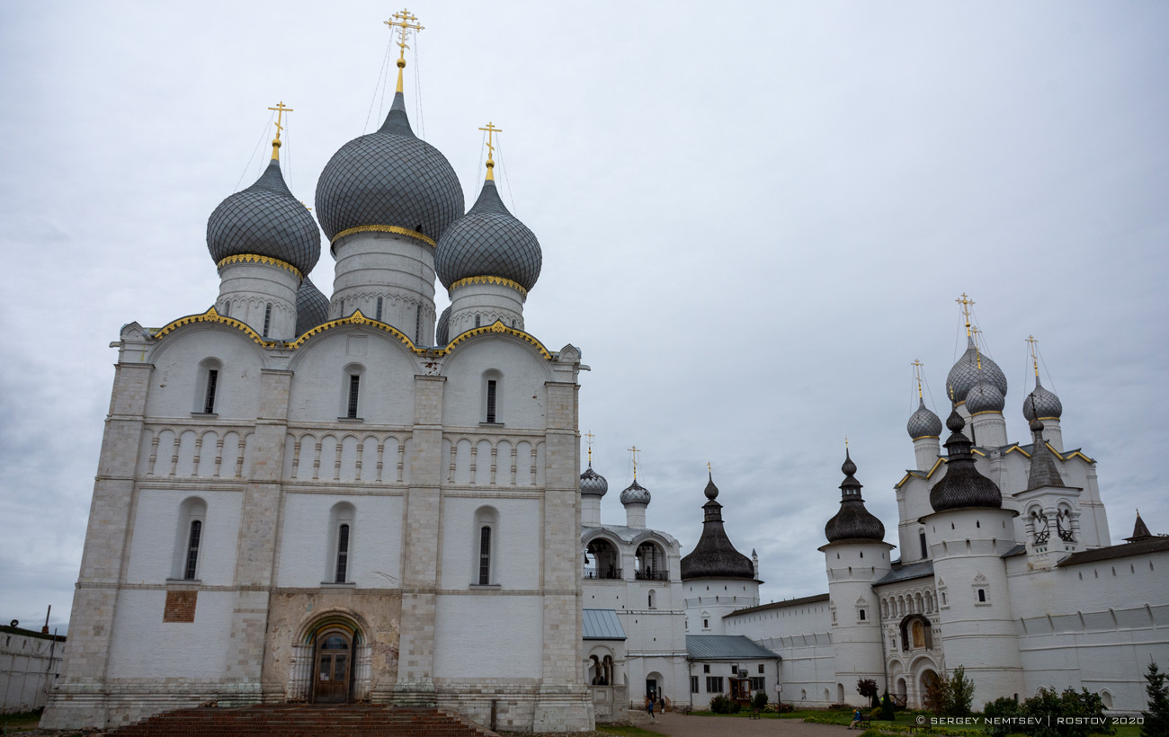 Rostov, Соборная площадь, Успенский собор; Кремль, Воскресенская церковь