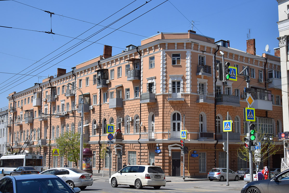 Ростов-на-Дону, Большая Садовая улица, 13 / Братский переулок, 33 Ростов-на-Дону, Большая Садовая улица, 13 / Братский переулок, 33