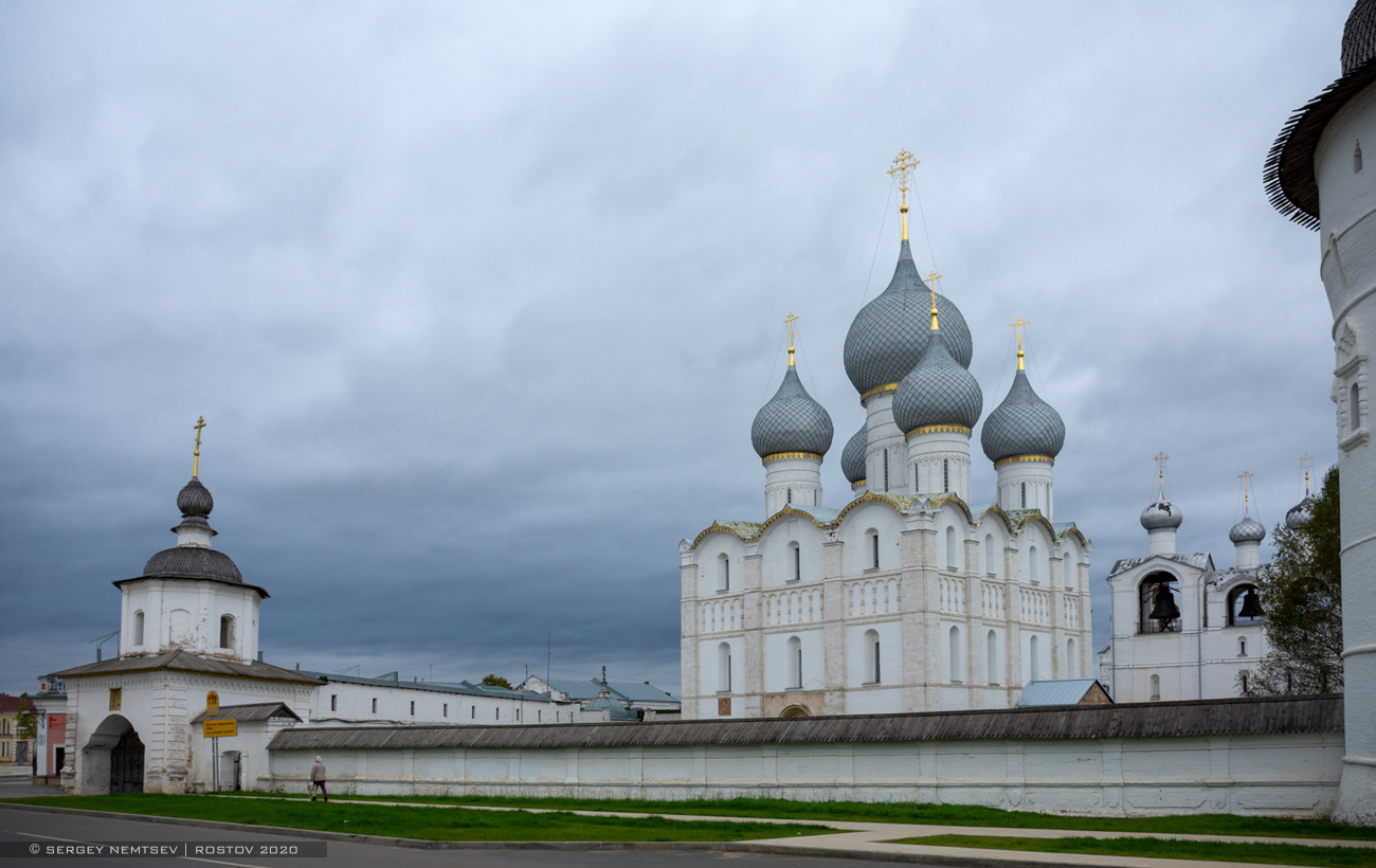 Ростов, Соборная площадь, Святые ворота; Соборная площадь, Успенский собор