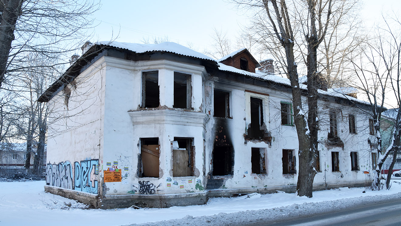 Пермь, Углеуральская улица, 15 / Улица Василия Каменского, 19